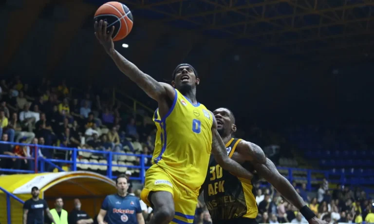 Περιστέρι – ΑΕΚ 79-66: Νίκη με ανατροπή και άμυνα «τοίχο» στο φινάλε