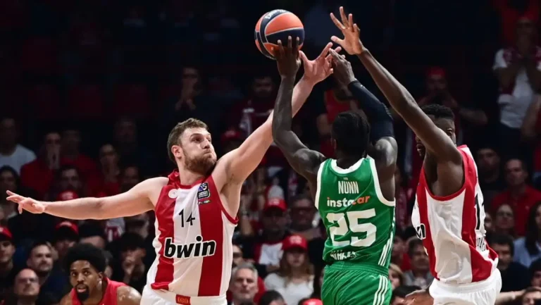 Παναθηναϊκός – Ολυμπιακός 82-87: Όταν ένας έπαιζε μόνος του και ο άλλος ήταν ομάδα