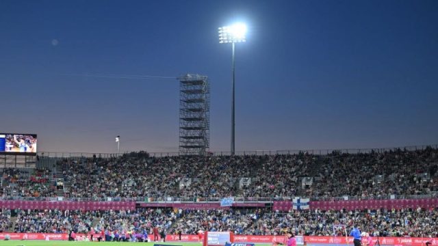 Θέατες στο στάδιο κατά τη διάρκεια του Ευρωπαϊκού Πρωταθλήματος Στίβου.