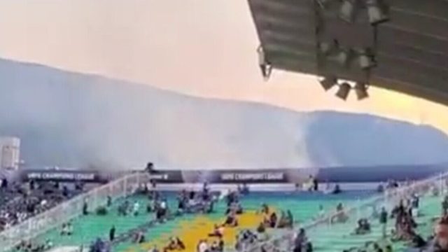Οπαδοί της Λέφσκι Σόφιας έξω από το γήπεδο