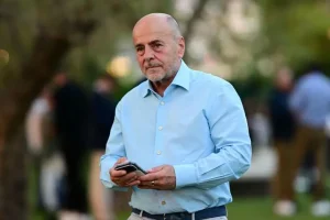 Super League: Σύγκρουση για το σχέδιο Αλαφούζου – Τι προβλέπει το «κοινό ταμείο» και γιατί αντιδρά ο Ολυμπιακός