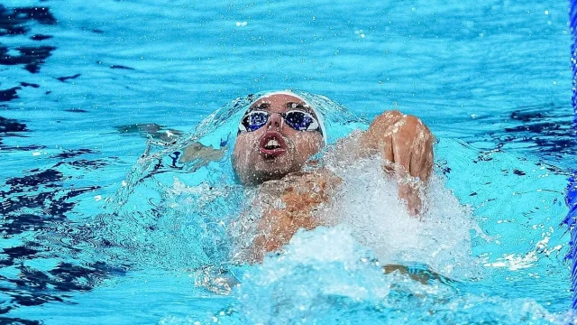 Ο Απόστολος Χρήστου πανηγυρίζει τη νίκη του στο Ευρωπαϊκό Πρωτάθλημα Κολύμβησης.