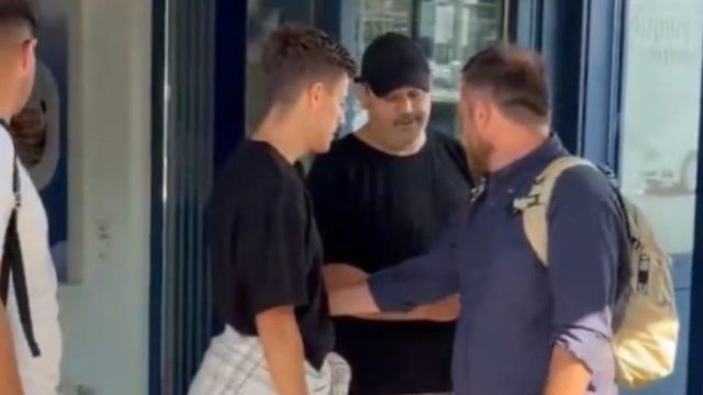 Ο Γιάννης Κωνσταντέλιας στο αεροδρόμιο του Ντόρτμουντ.