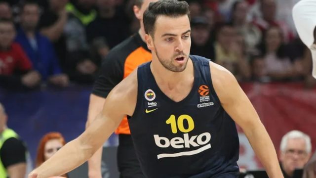 Ο Μελίχ Μαχμούτογλου στην ατομική του προπόνηση.