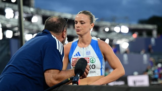 Η Ελίνα Τζένγκο κατά τη διάρκεια του αγώνα ακοντισμού στο Μπέρμιγχαμ.